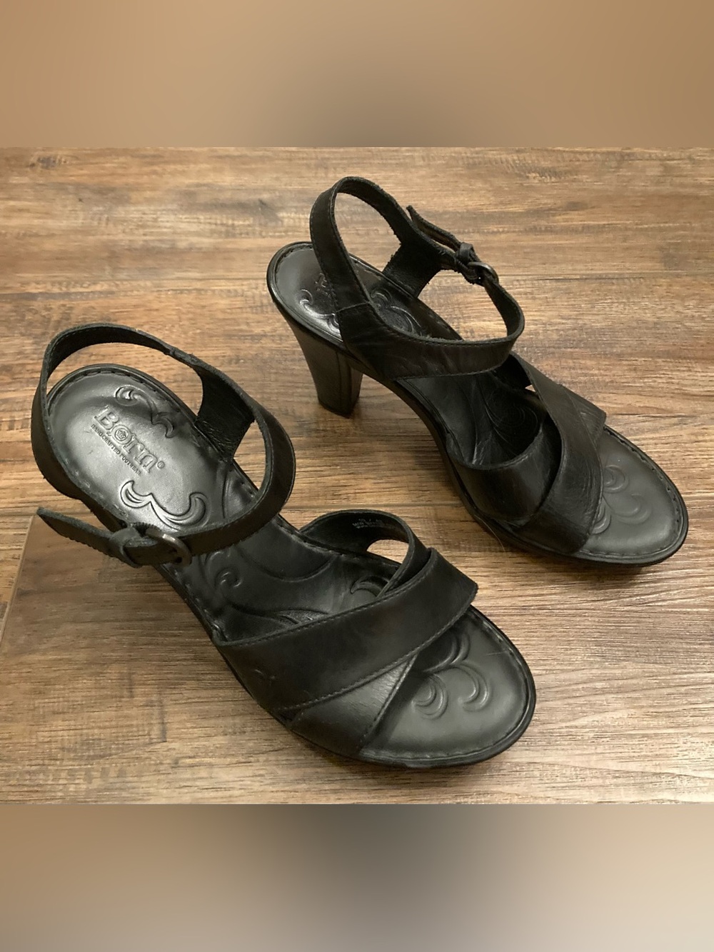 Born Women's Black Leather Crissross Strap Block Heel Sandals